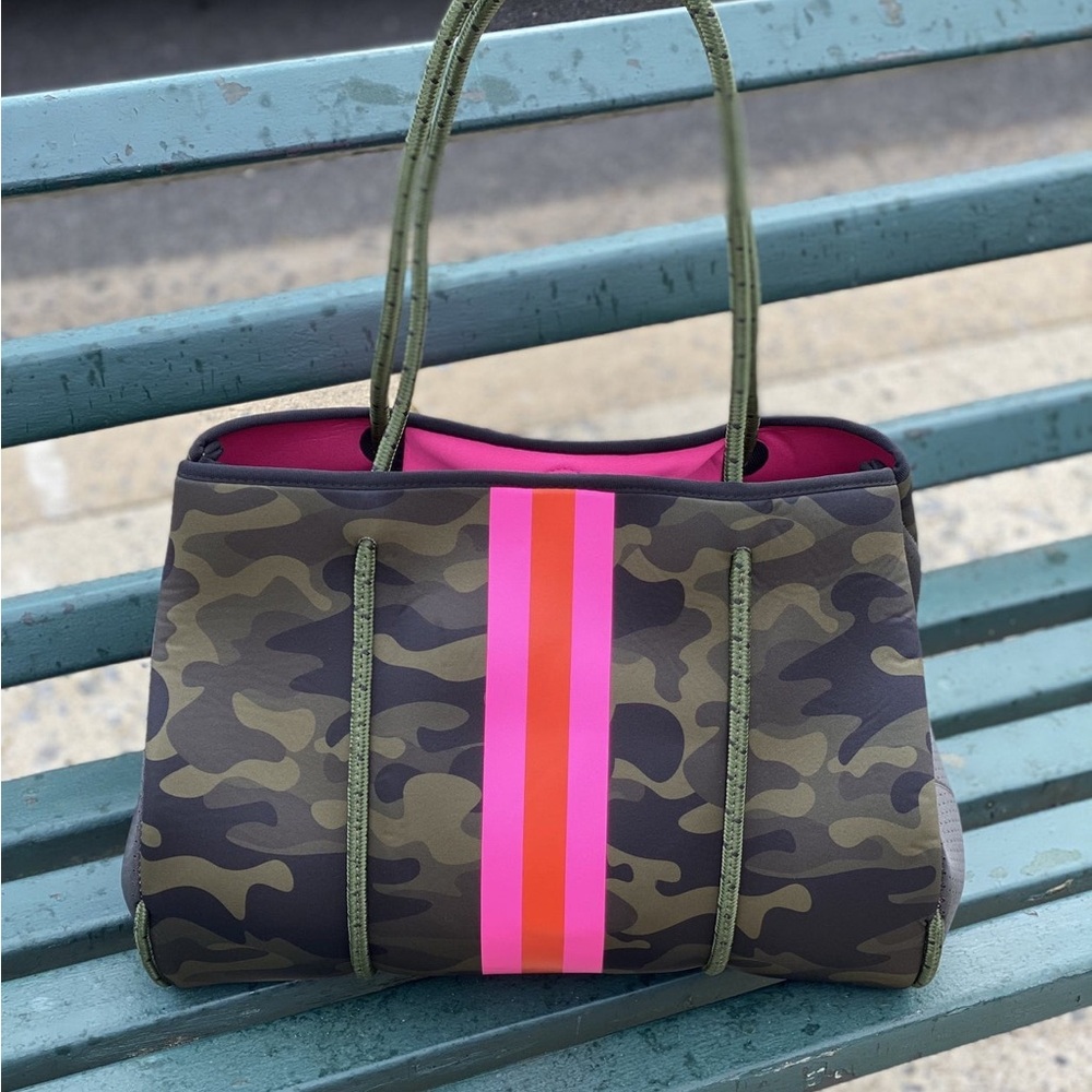 Greyson Showoff | Neoprene Tote Beach 🏝️
